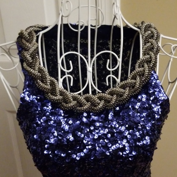 Absolutely gorgeous dress - Picture 3 of 8